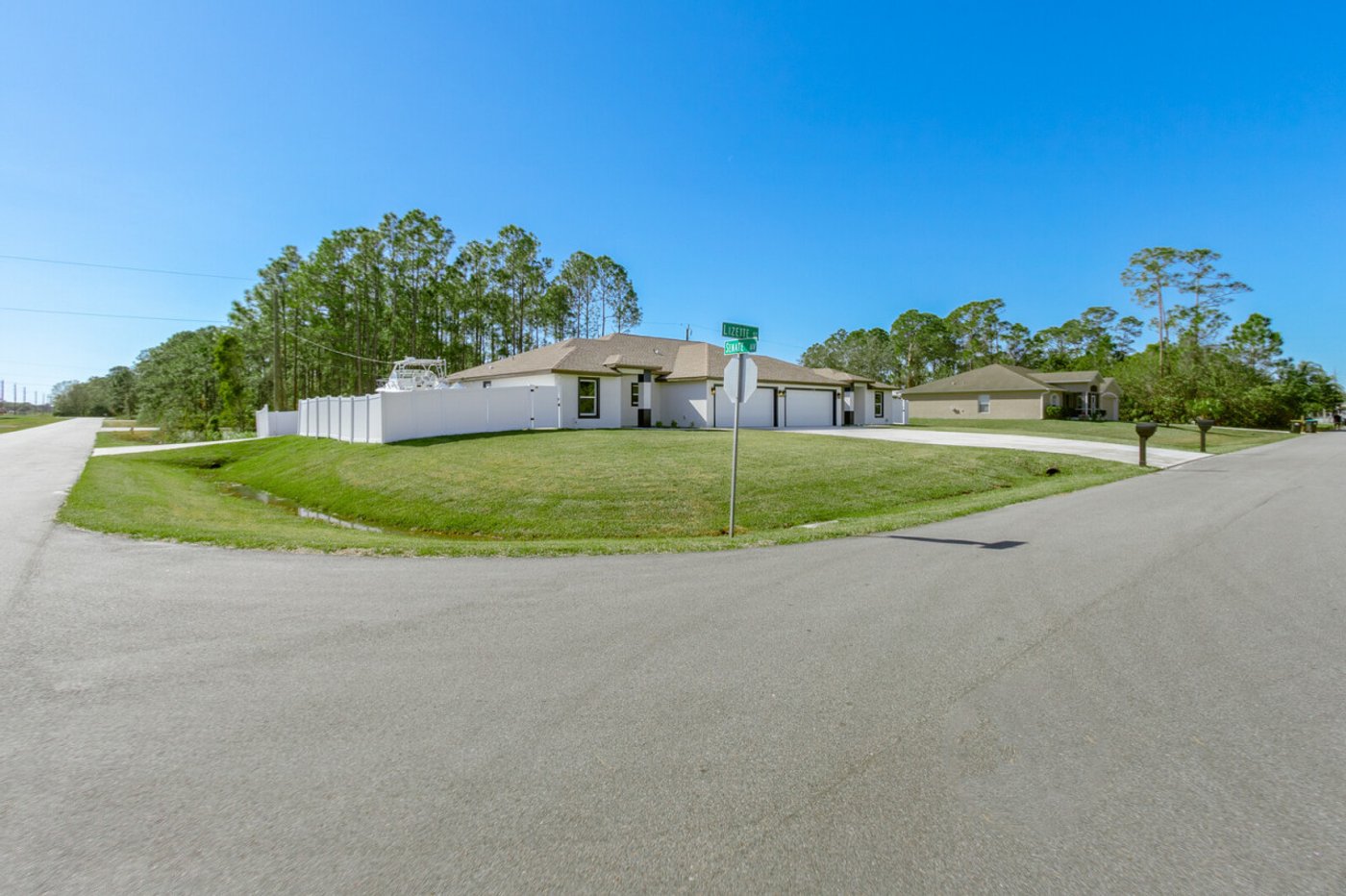 Lizzete duplex neighborhood exterior
