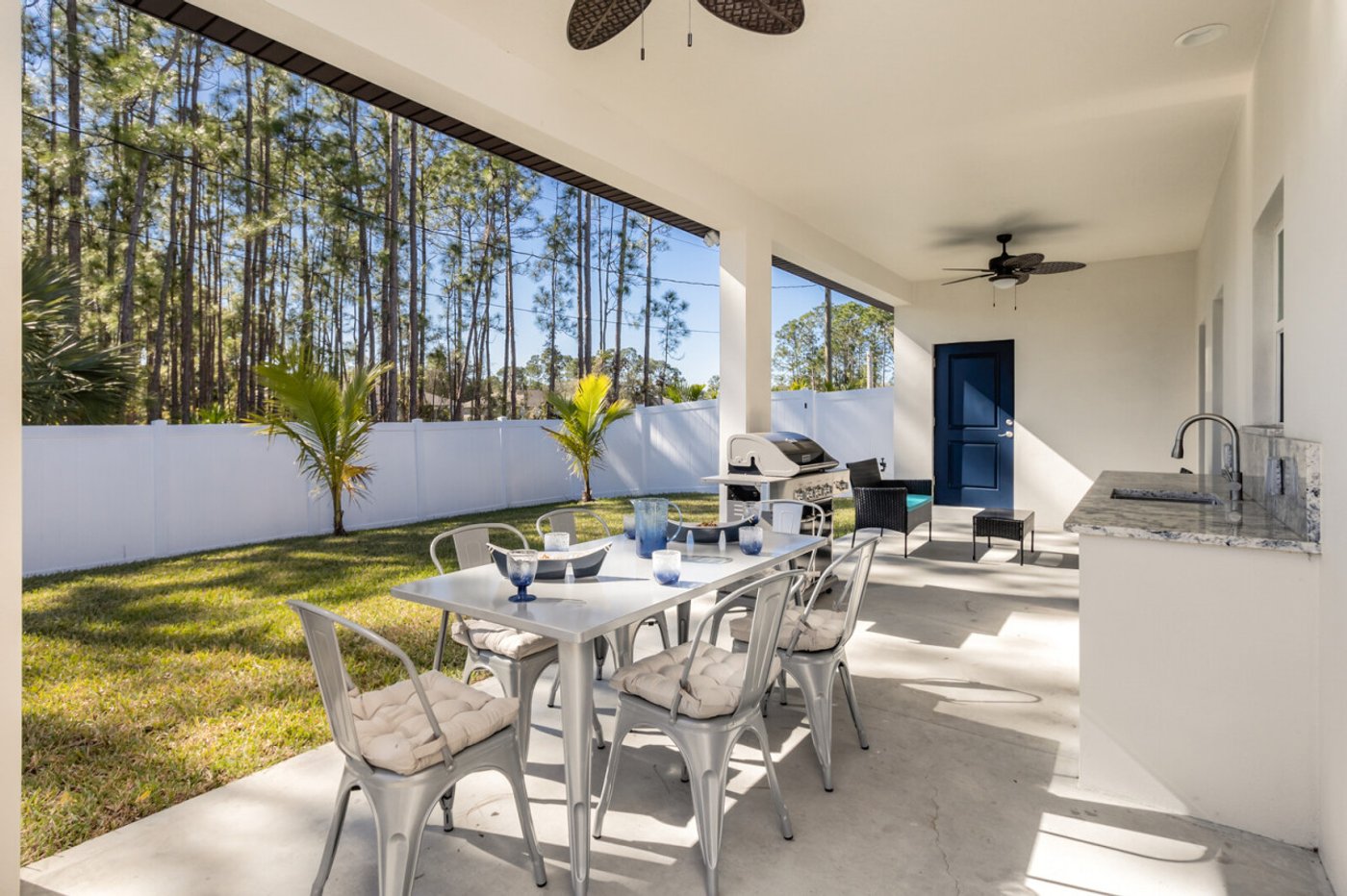 Angler outdoor dining